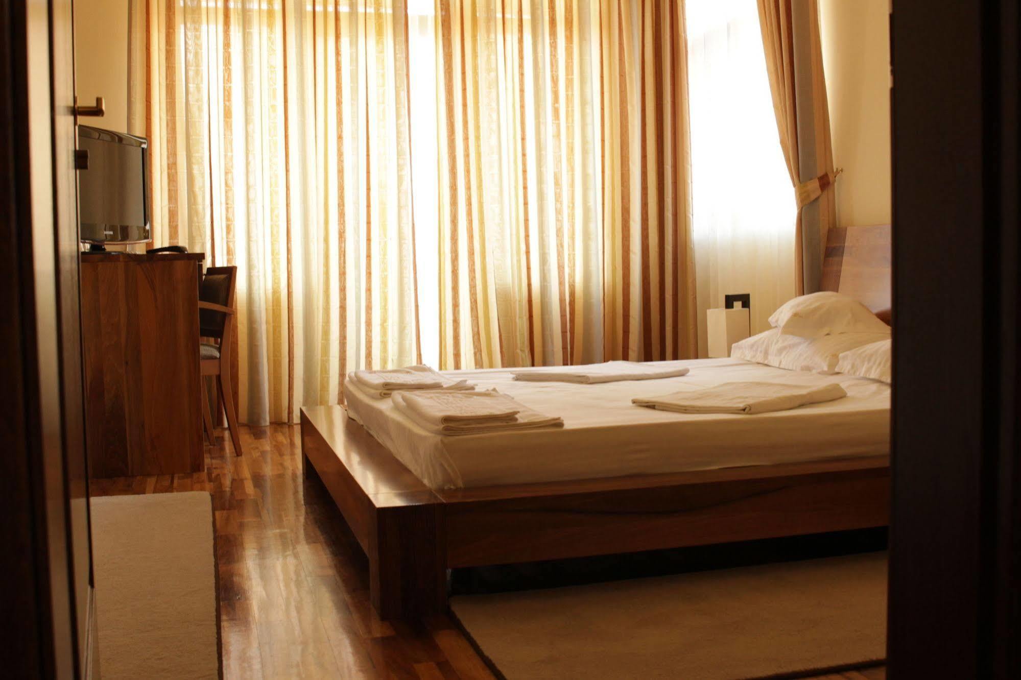 Anthimos Hotel Baile Felix Bagian luar foto